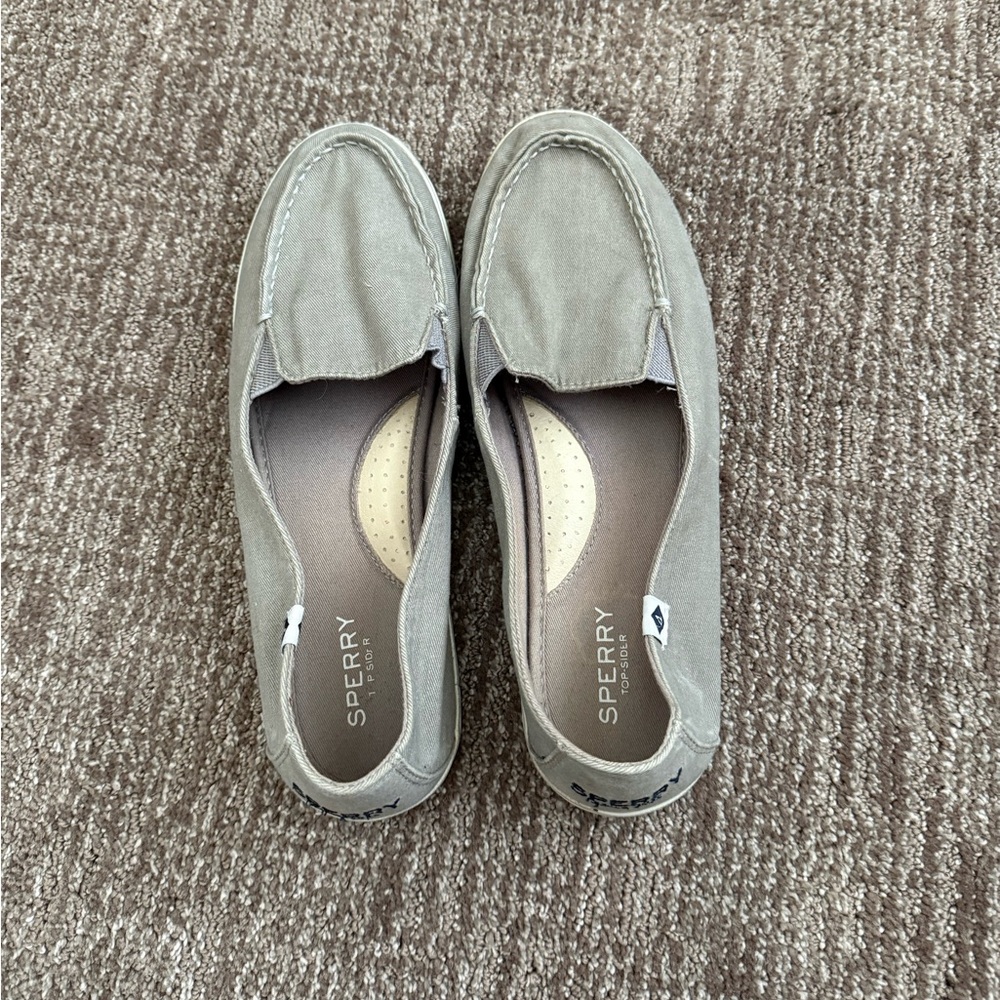 Women’s size 9 grey Sperry